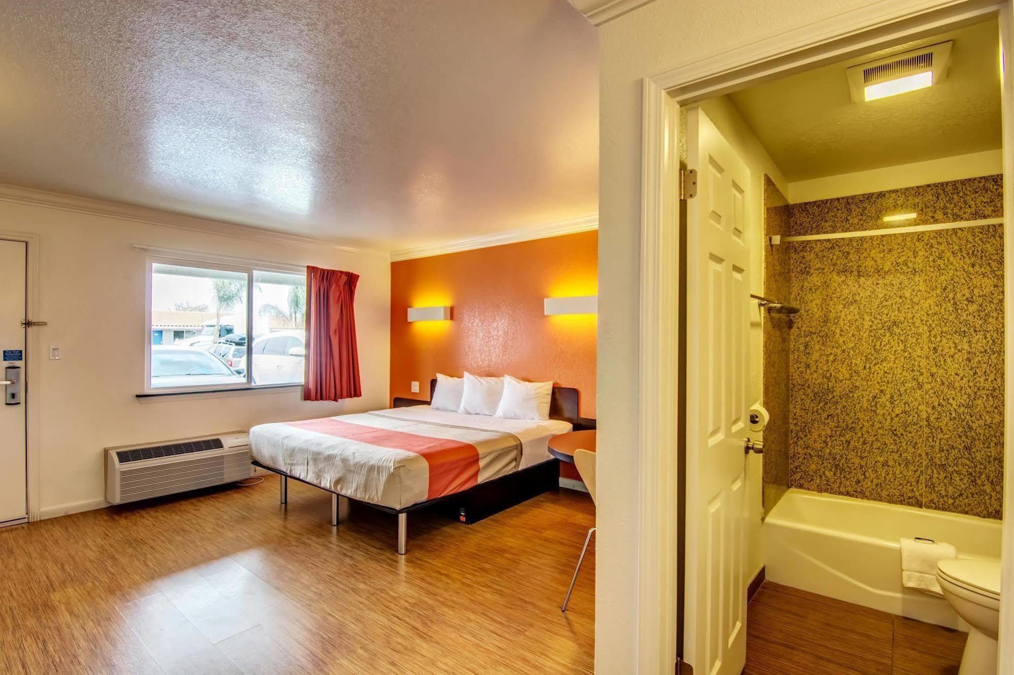 Motel 6 Manteca Ngoại thất bức ảnh