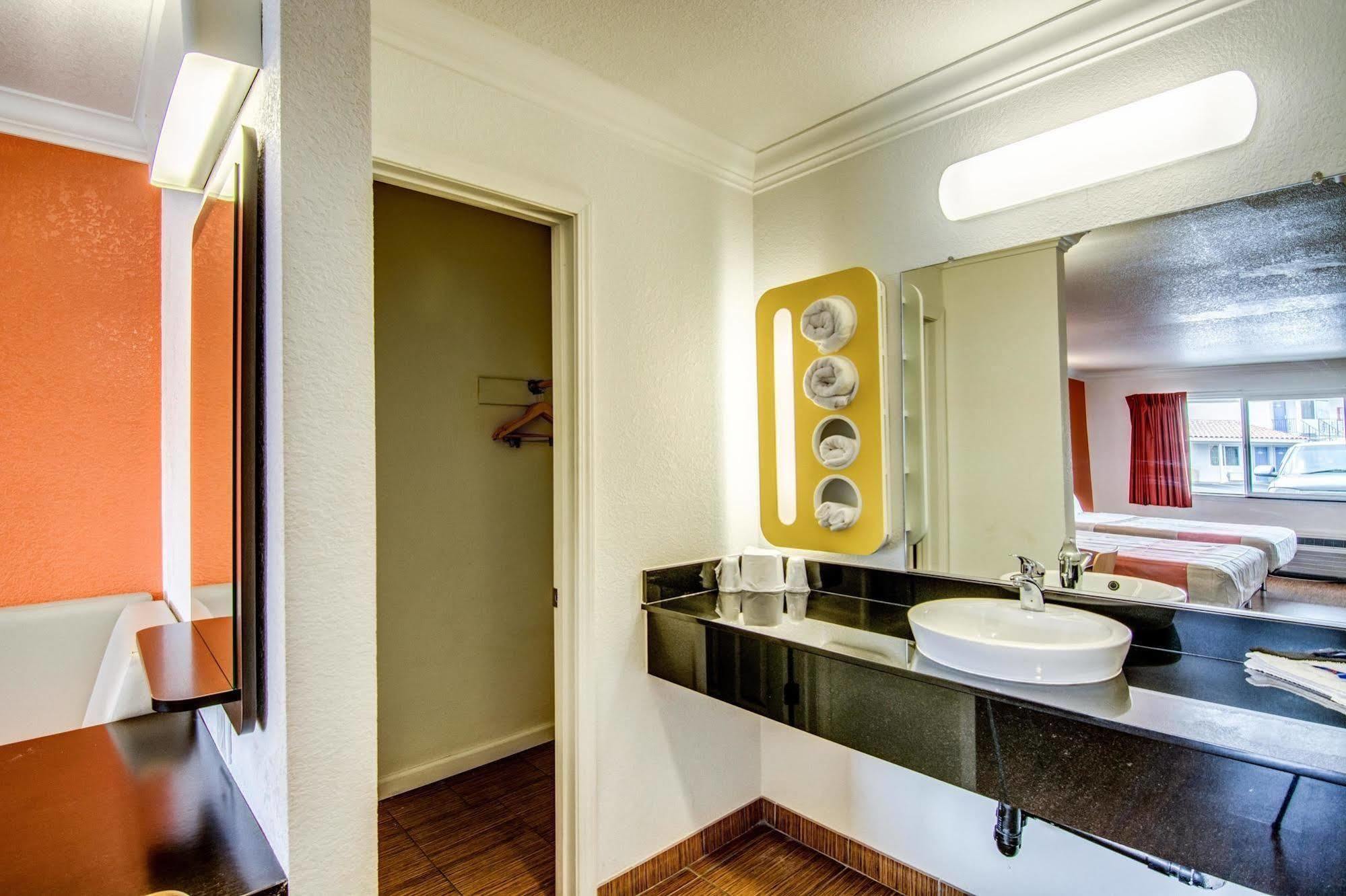 Motel 6 Manteca Ngoại thất bức ảnh