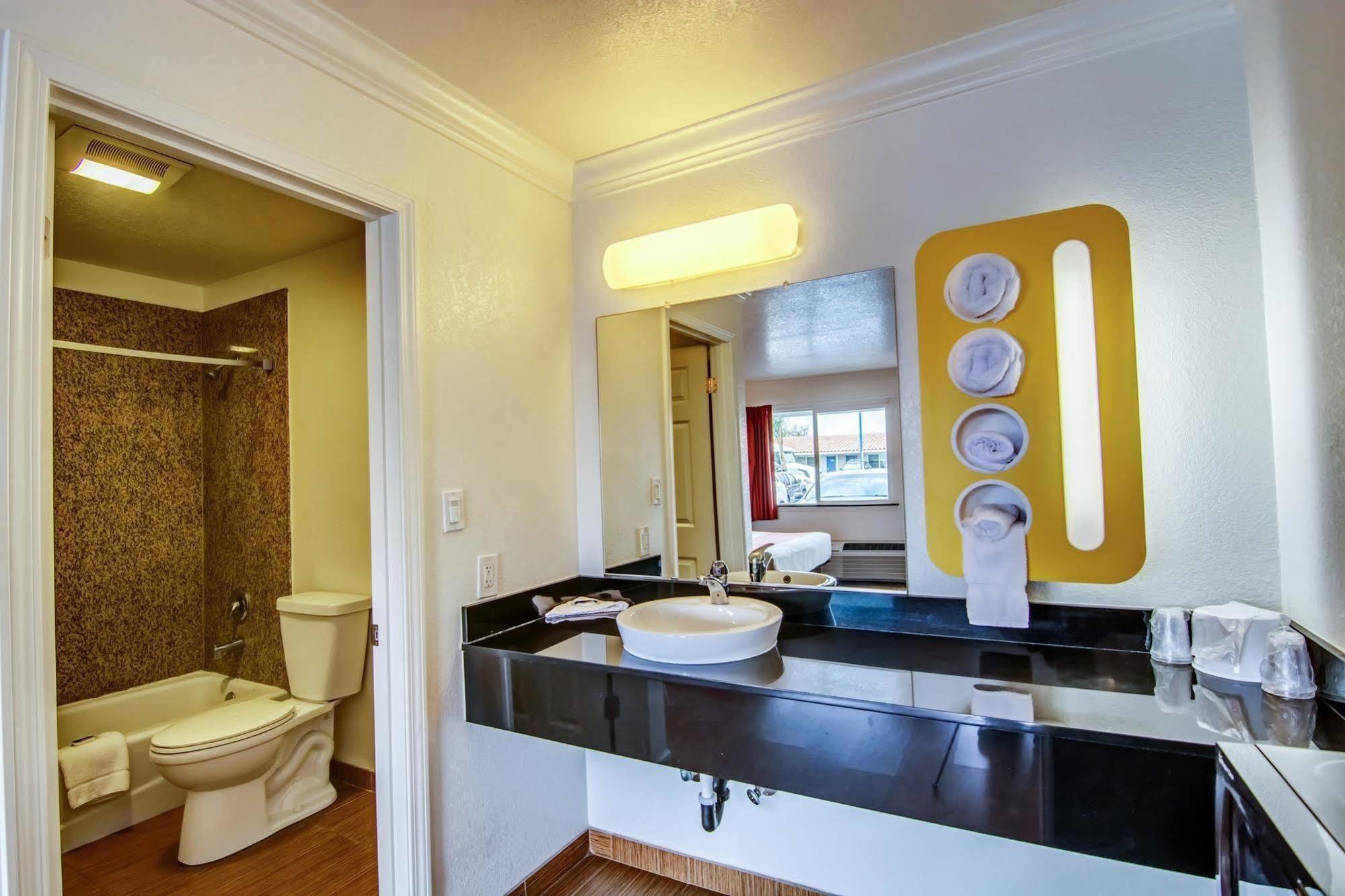 Motel 6 Manteca Ngoại thất bức ảnh