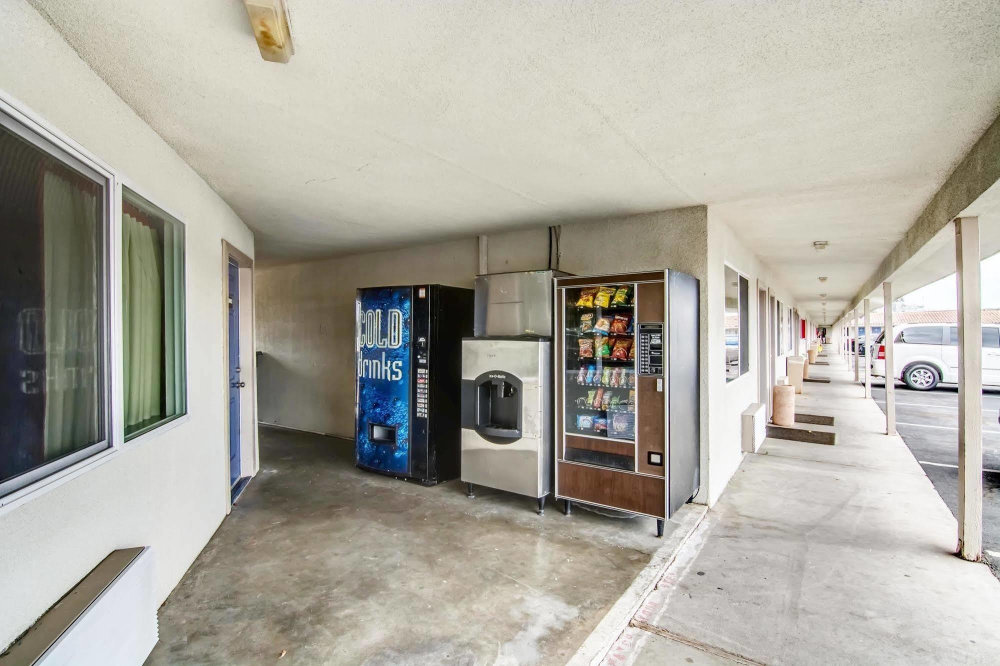 Motel 6 Manteca Ngoại thất bức ảnh